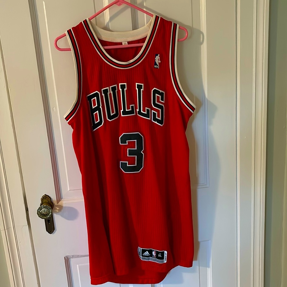Authentic Chicago Bulls Dwyane Wade NBA Jersey. Size XL. great condition.